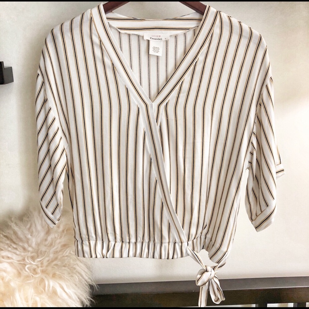 💕Urban Romantics striped blouse